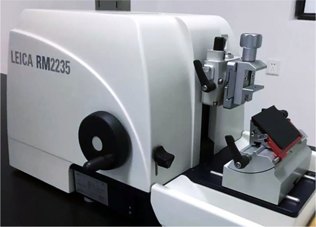Figure 6. Leica RM2235 manually controlled rotary microtome.